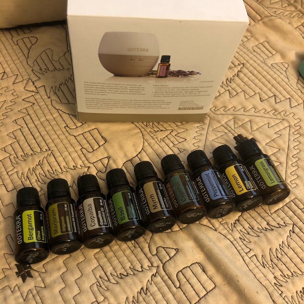 NEW Doterra essential oil set with new diffuser